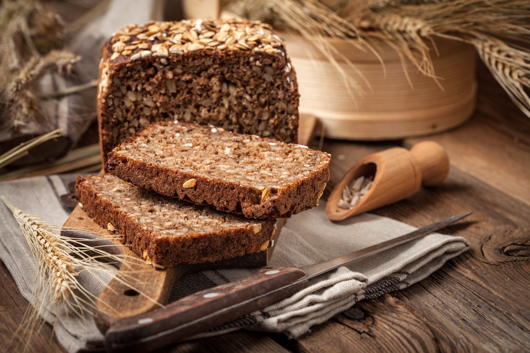 Rye bread with reduced-fat cream cheese